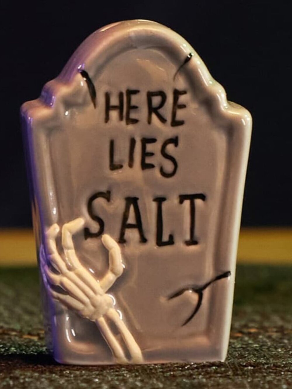 NWT Cracker Barrel Stoneware Spooky Tombstone Salt and Pepper Shakers Halloween - Picture 2 of 5